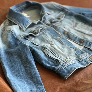 Forever 21 jean jacket, perfect condition. ❤️
